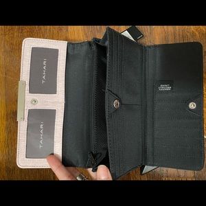 Tahari Women Wallet New